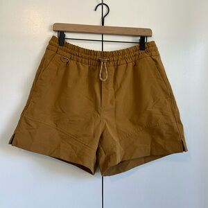 Athletic shorts in beautiful brown